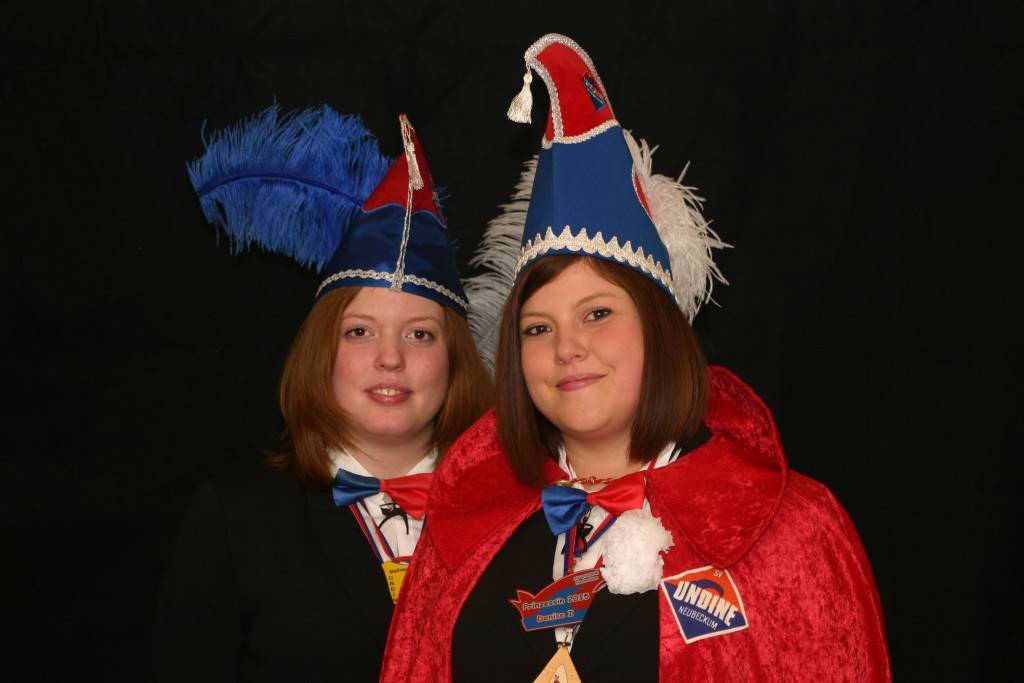 Denise I. (Reger) und Hofmarschallin Sabrina (Mätzing) regieren 2015 die Undine-Karnevalisten